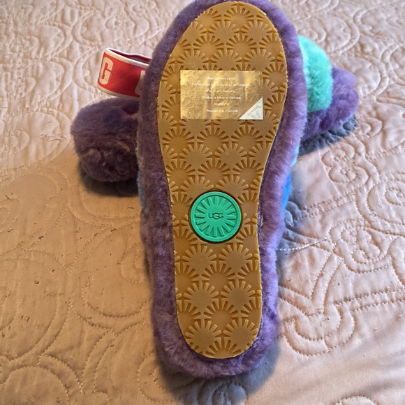 UGG Slippers - Picture 3 of 8